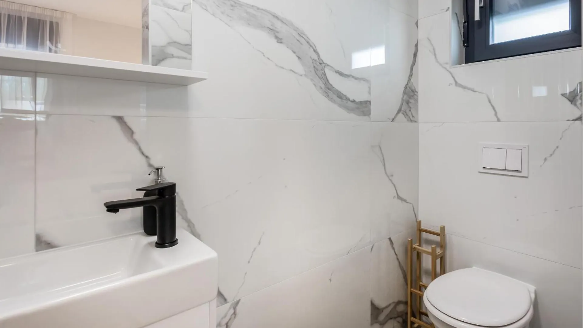 Cozy Apartment In Novi Vinodolski With Wifi