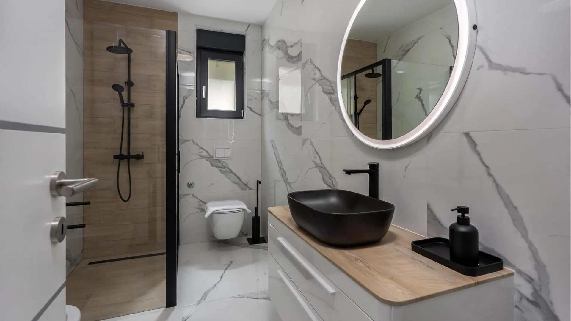 Cozy Apartment In Novi Vinodolski With Wifi